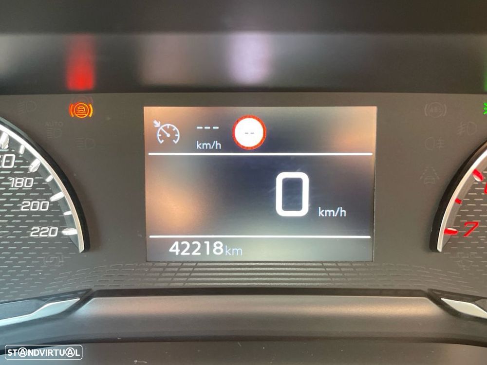 Peugeot 2008 1.2 PureTech Allure - 3