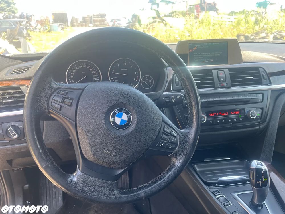 BMW Seria 3 330d xDrive - 16
