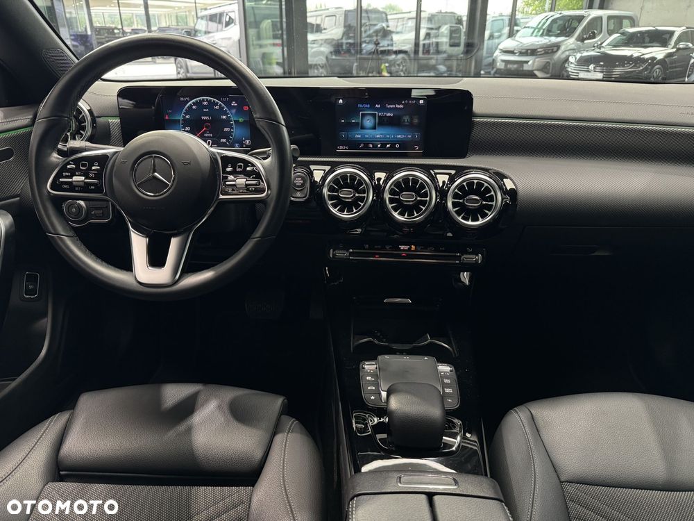 Mercedes-Benz CLA 180 Progressive 7G-DCT - 16