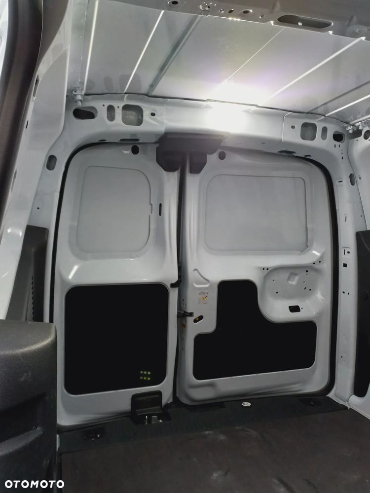 Ford Transit Courier - 21