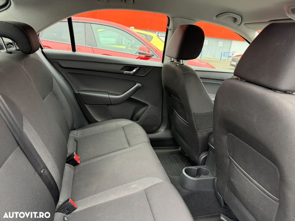 Skoda RAPID 1.2 TSI Style - 8