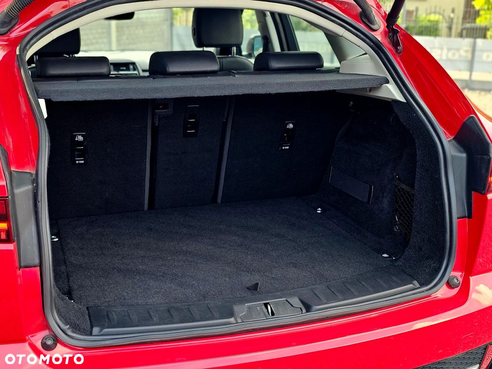 Jaguar E-Pace 1.5 P160 mHEV S - 34