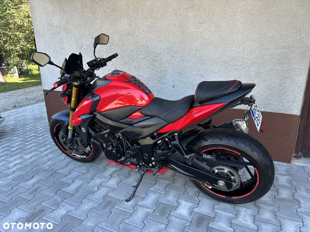 Suzuki GSX - 17