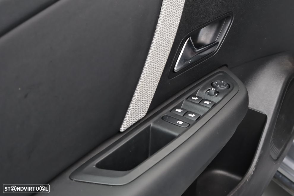 Citroën C4 1.2 PureTech Plus - 24