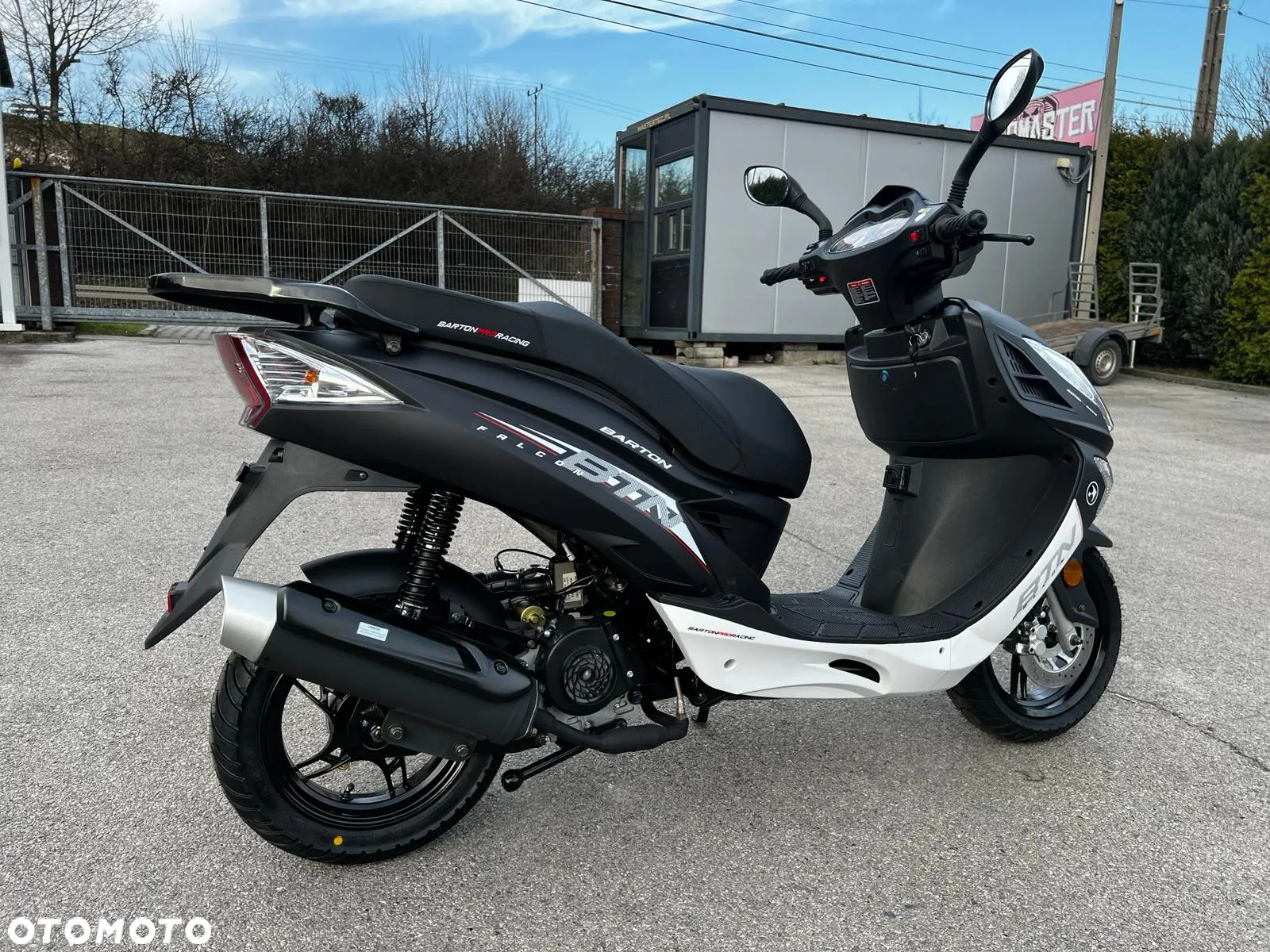 Barton Falcon - 17