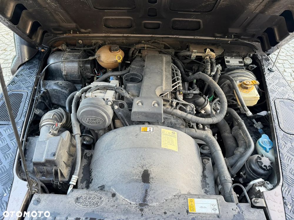 Land Rover Defender 2.4 TD4 E - 16