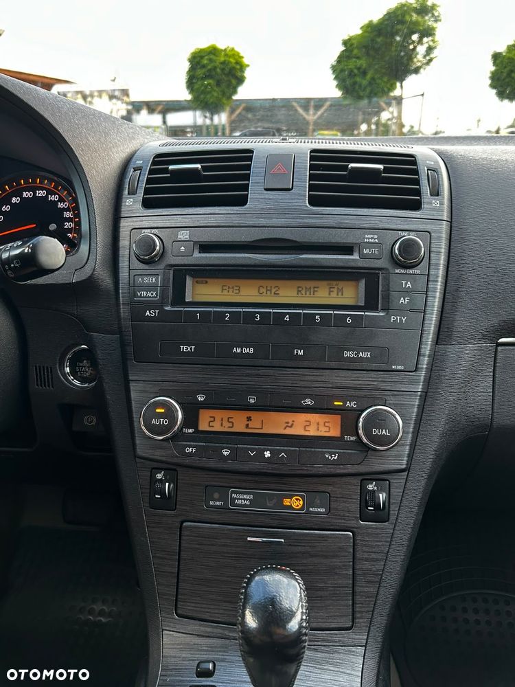 Toyota Avensis 2.0 Premium EU5 MS - 21