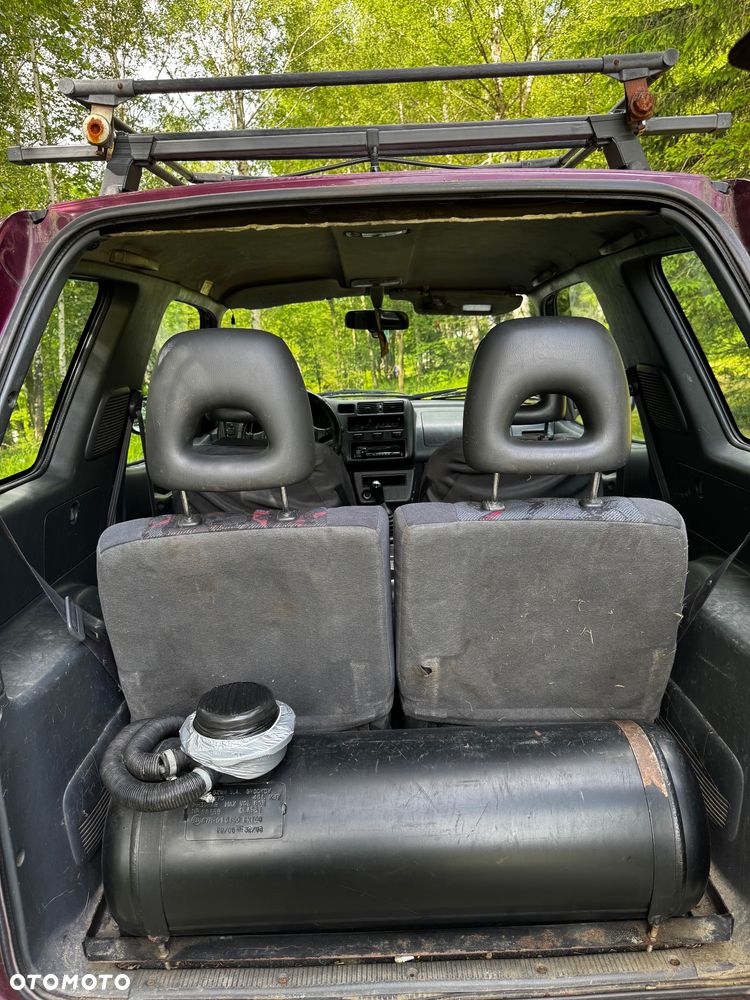 Toyota RAV4 2.0 - 8