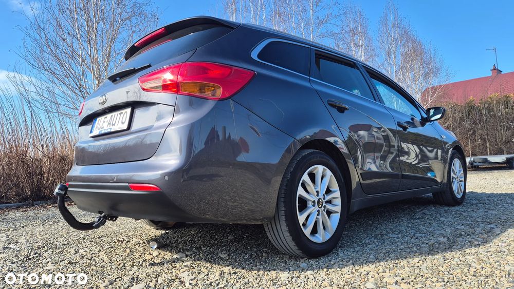 Kia Ceed 1.6 CRDi 136 ISG Dream Team Edition - 4