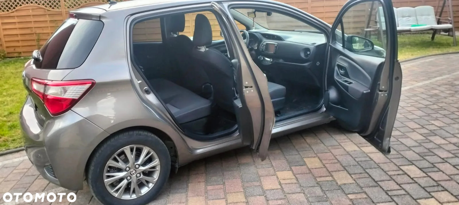 Toyota Yaris Hybrid 100 Premium - 5