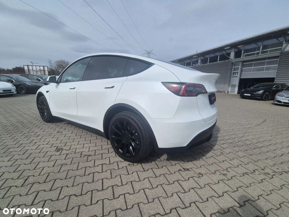 Tesla Y Long Range AWD - 4