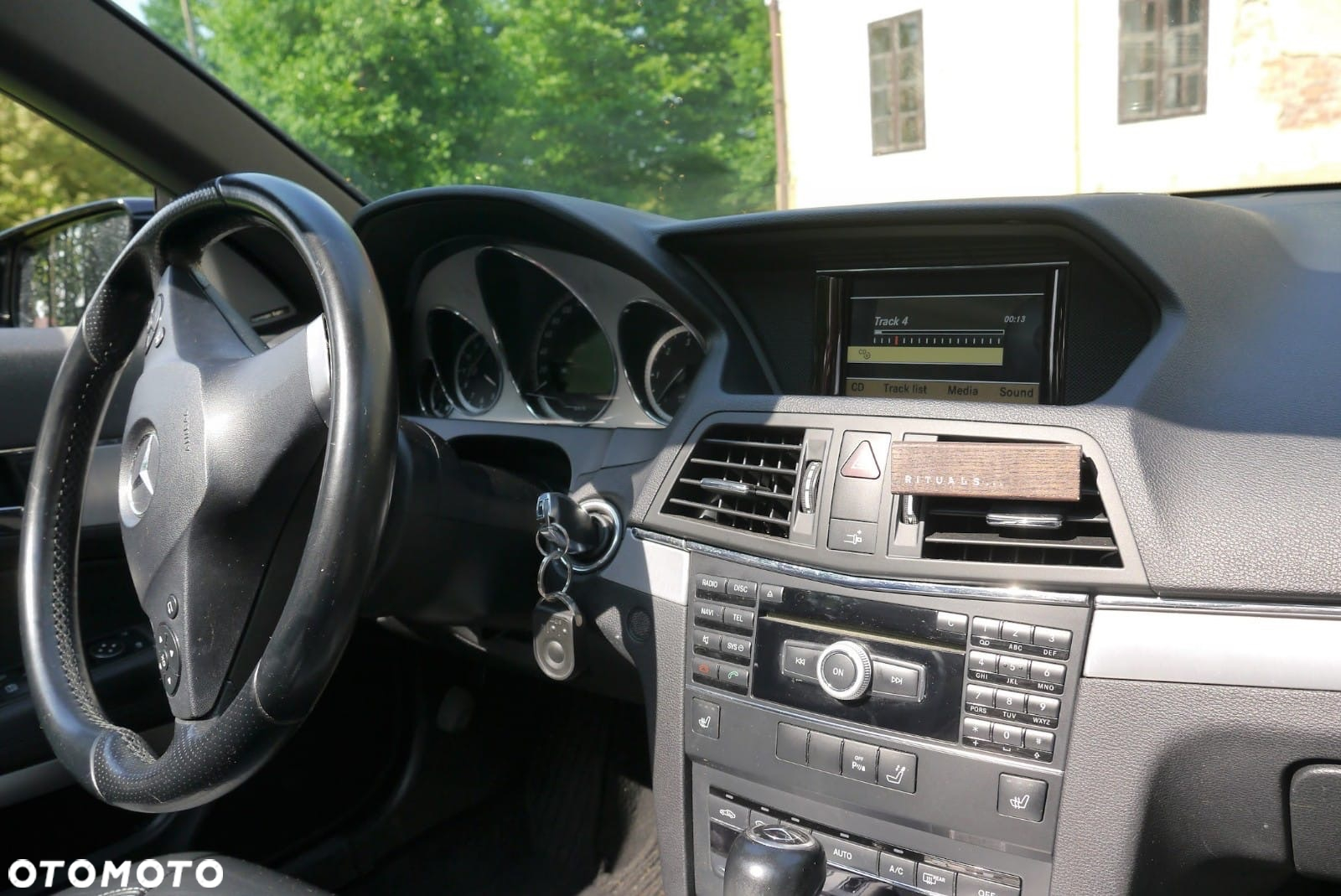 Mercedes-Benz Klasa E 250 CDI DPF Cabrio BlueEFFICIENCY 7G-TRONIC Avantgarde - 5