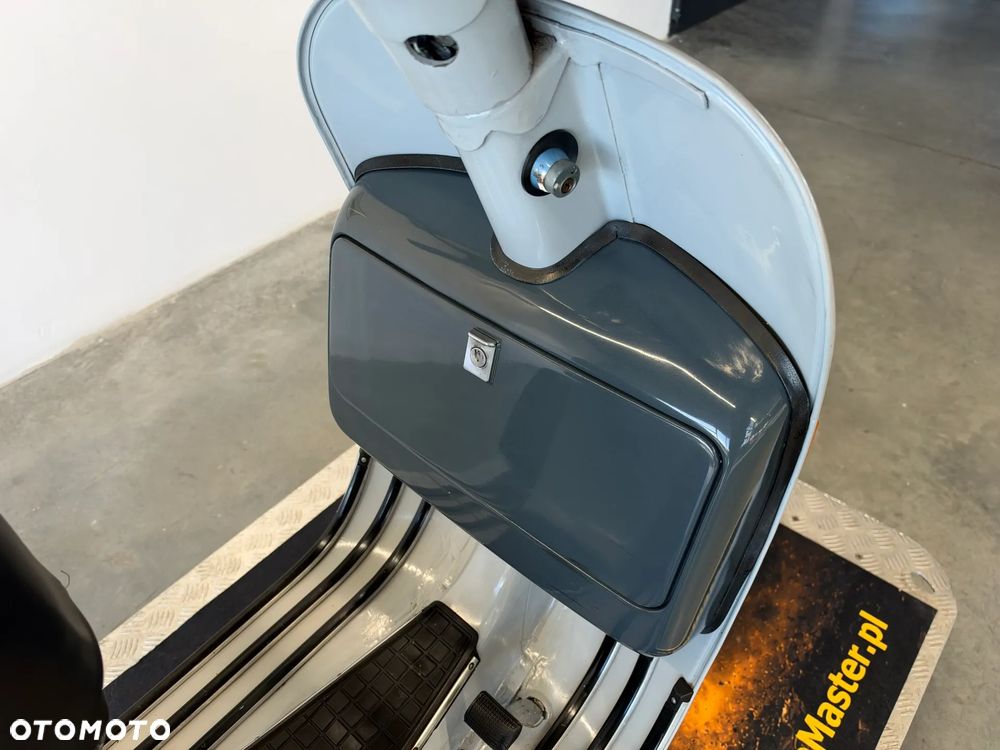 Piaggio Vespa - 16