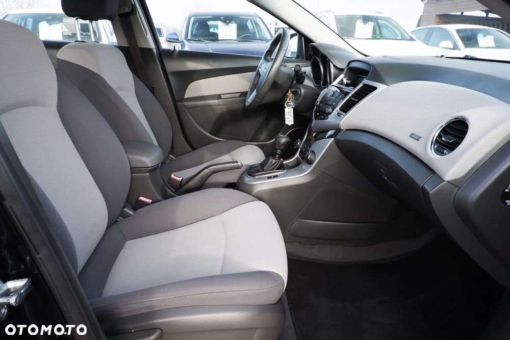 Chevrolet Cruze 1.6 LS - 9