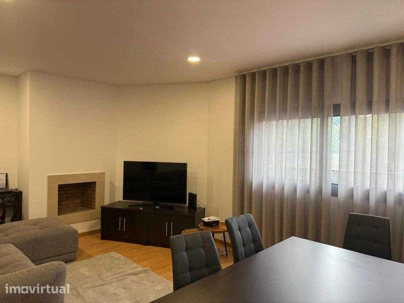 apartamento T2, c/ garagem - Grande imagem: 5/12
