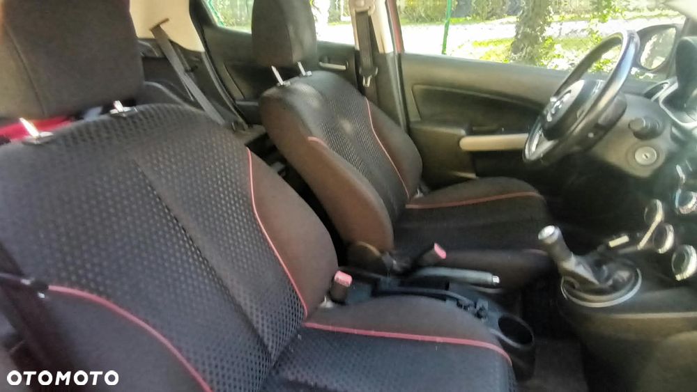 Mazda 2 2011 photo 5