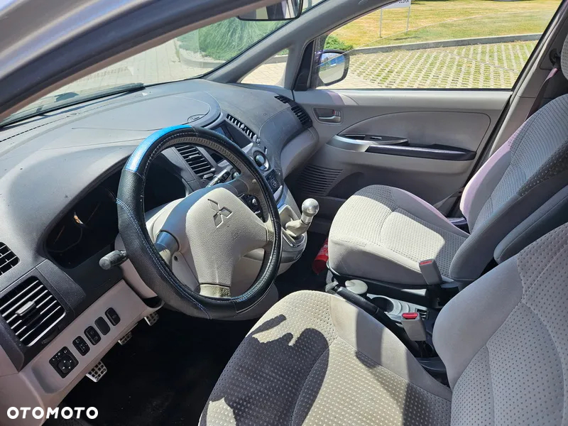 Mitsubishi Grandis - 7