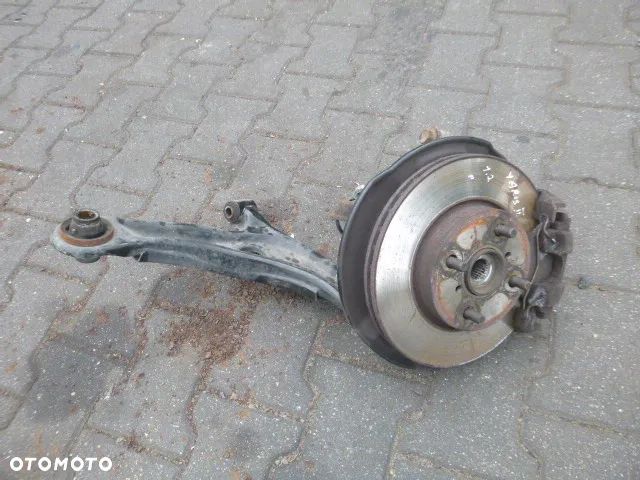 PIASTA PRAWY PRZÓD PRAWA PRZEDNIA TOYOTA YARIS II 1.3 ABS 05- - 2