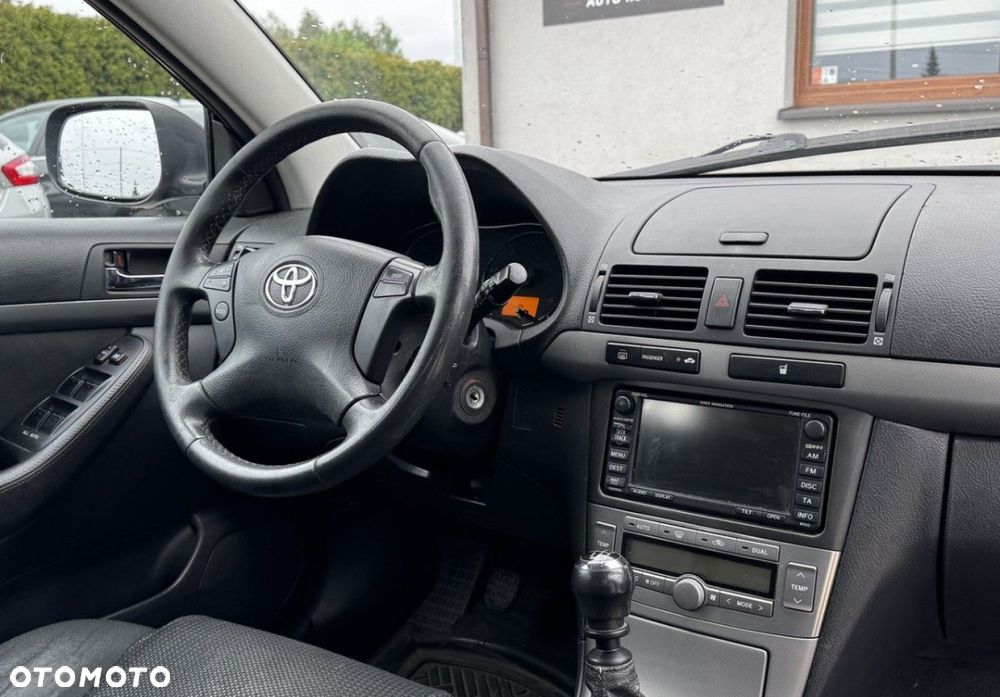 Toyota Avensis - 10