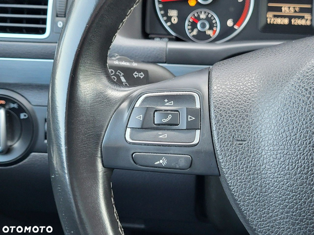 Volkswagen Touran - 25
