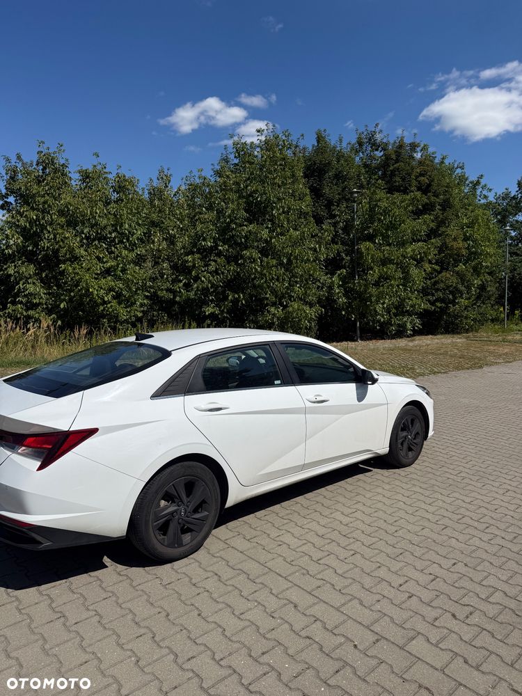 Hyundai Elantra - 3