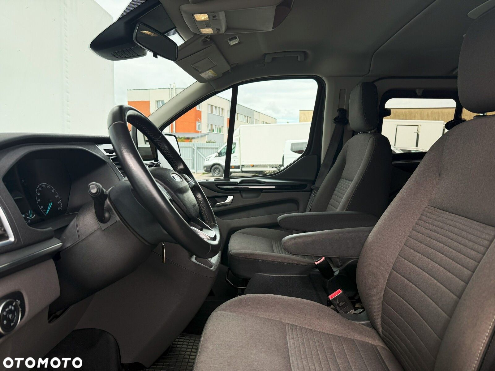 Ford Tourneo Custom - 15