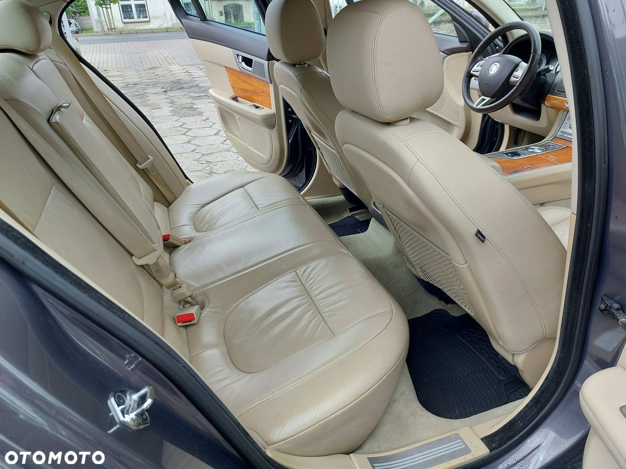 Jaguar XF 2.7 V6 D Premium Luxury - 14