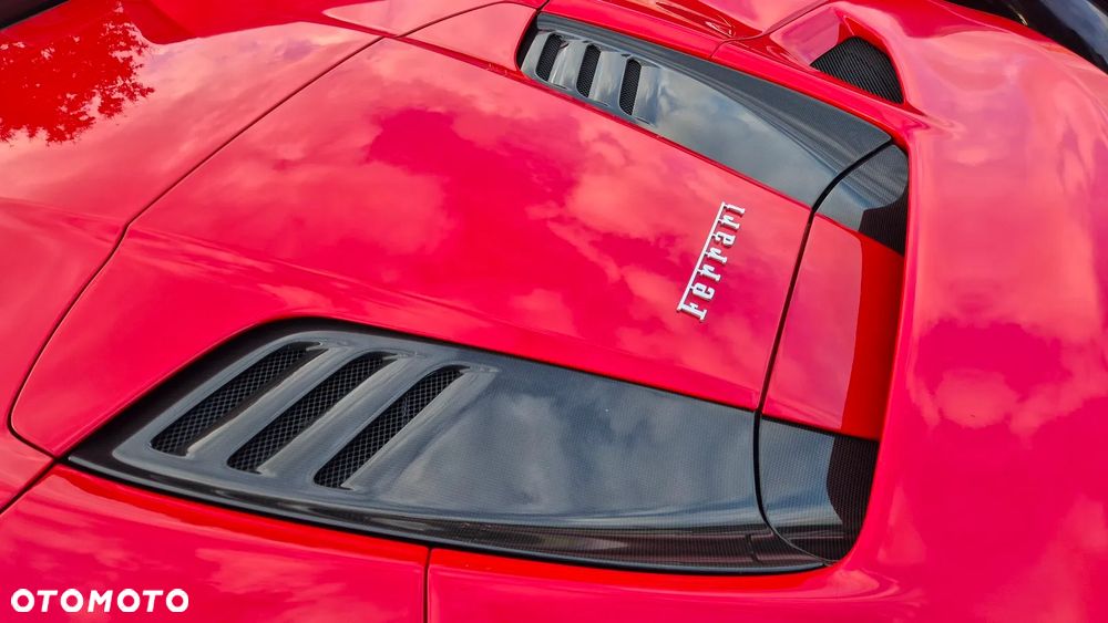 Ferrari F8 Spider - 28