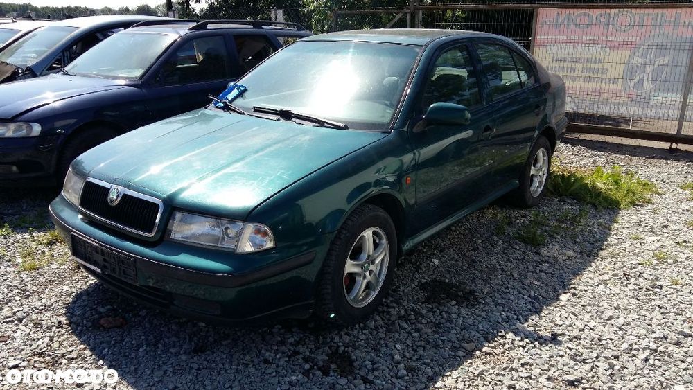 Cześci Skoda Octavia I 1.8 20V zielona hatchback 5-drzwi - 2