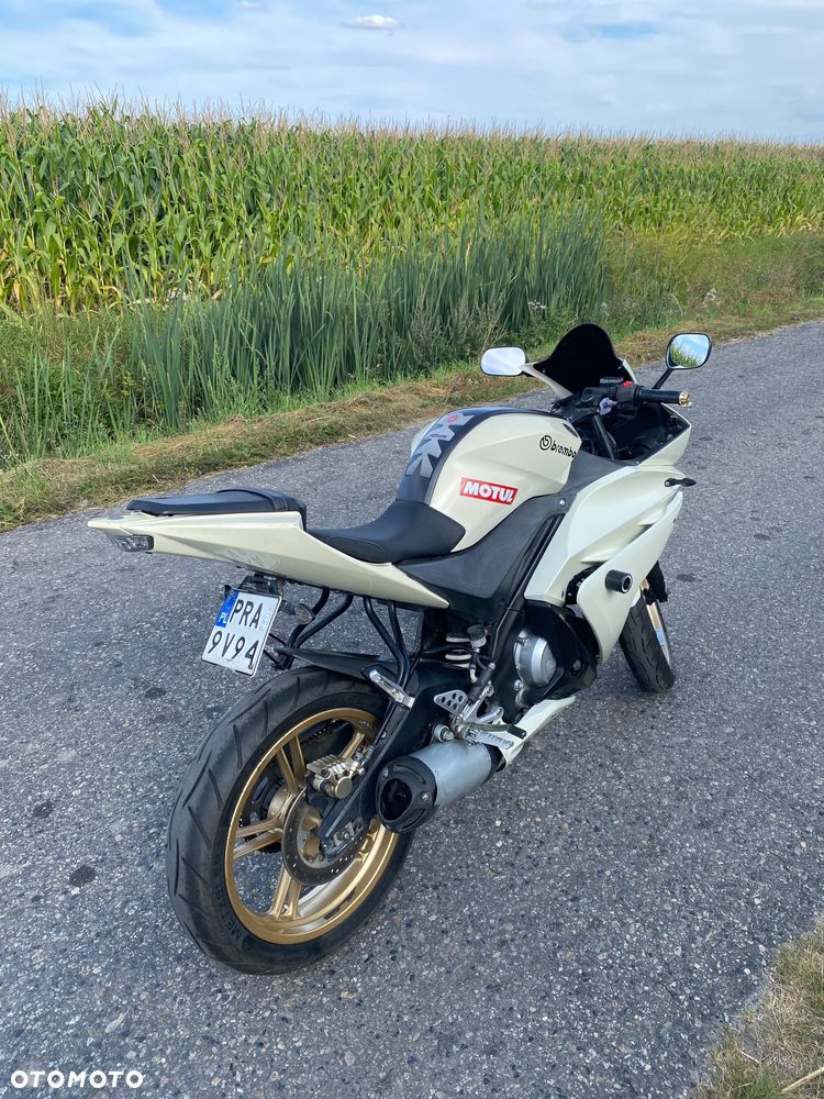 Yamaha YZF - 4