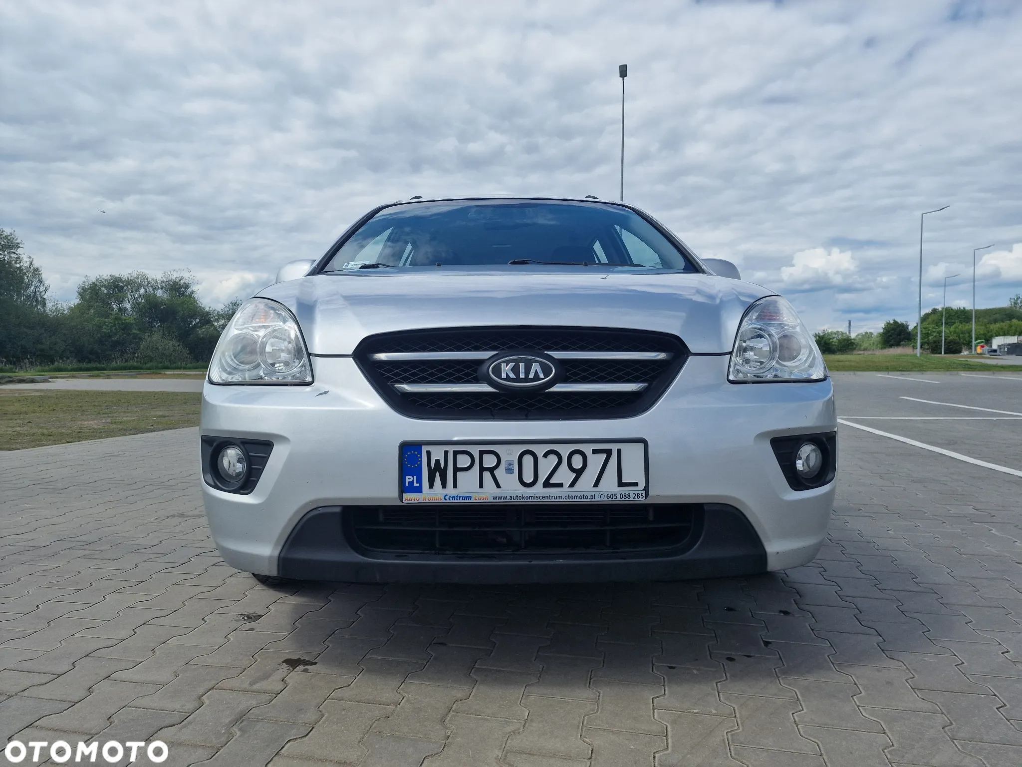 Kia Carens 2.0 CVVT Spirit - 2