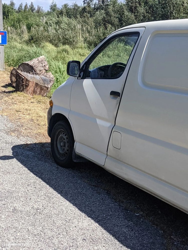 Toyota HiAce 2.4 D LXH12LB - 3