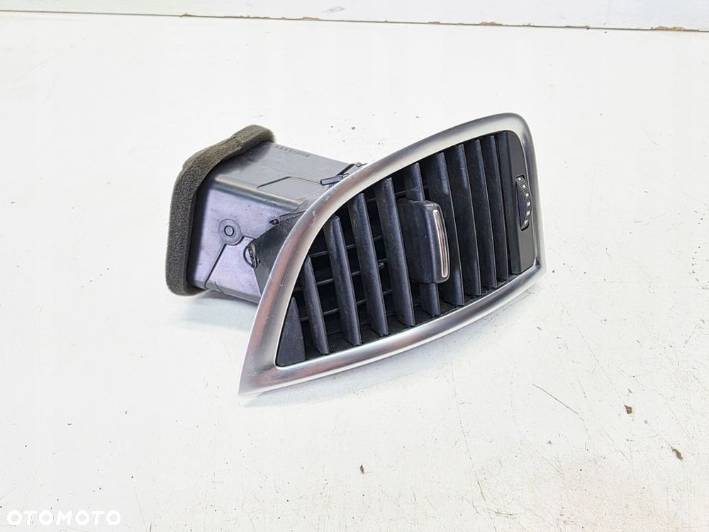 KRATKA NAWIEWU LEWA AUDI Q7 4L 4L0820901 - 3