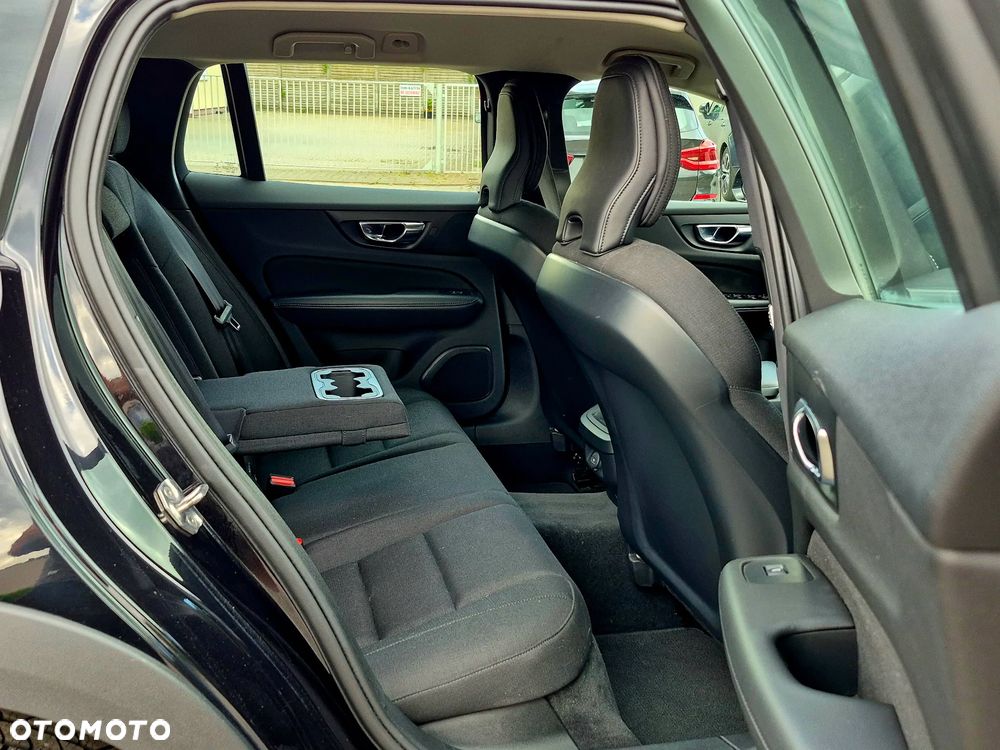 Volvo V60 Cross Country - 16