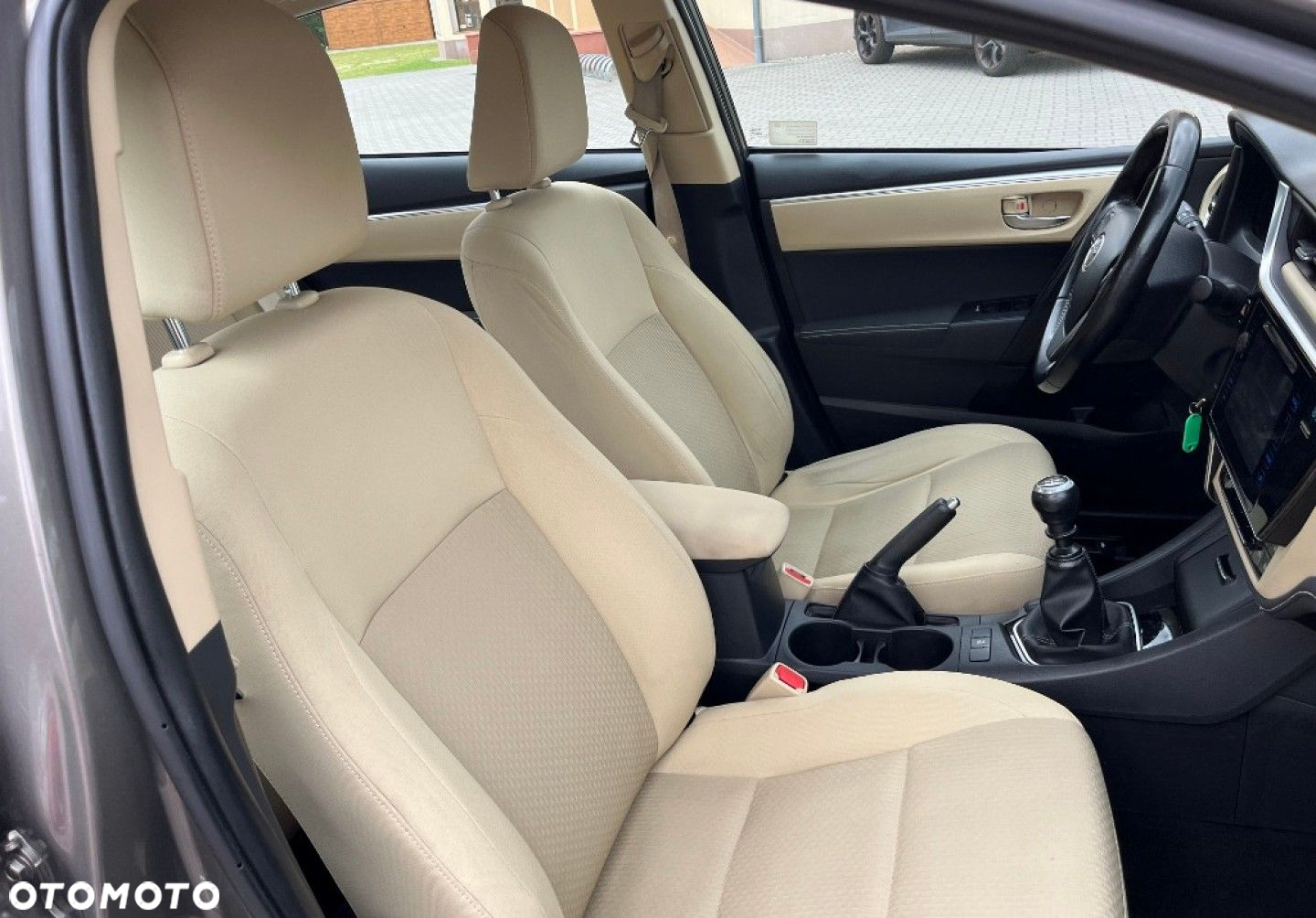 Toyota Corolla - 12