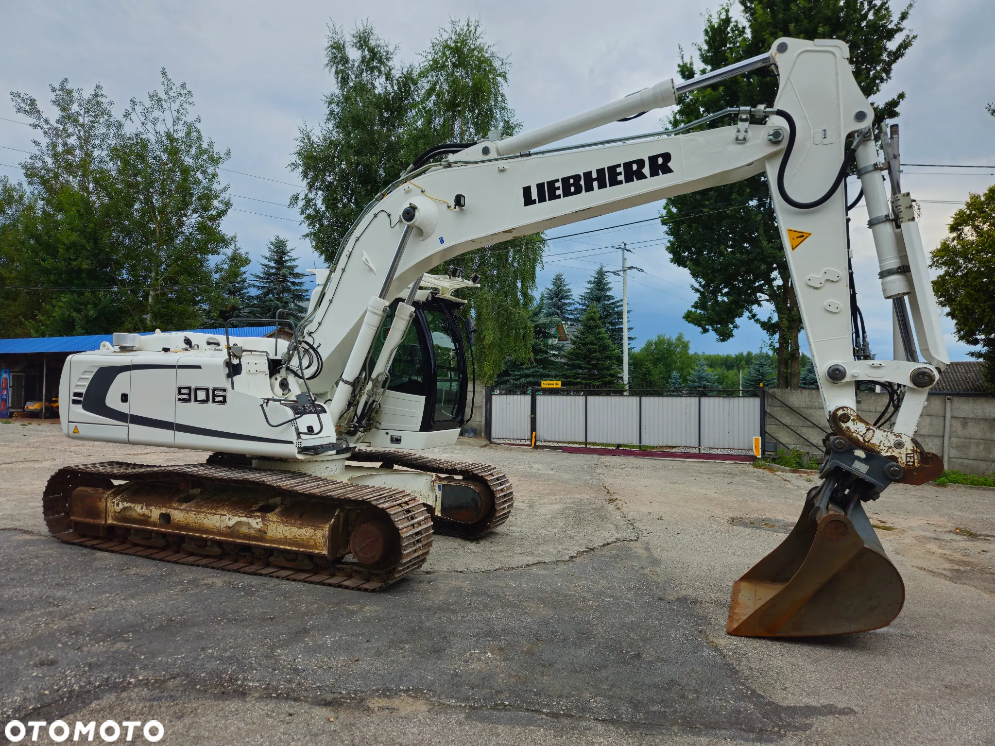 Liebherr R 906 - 7