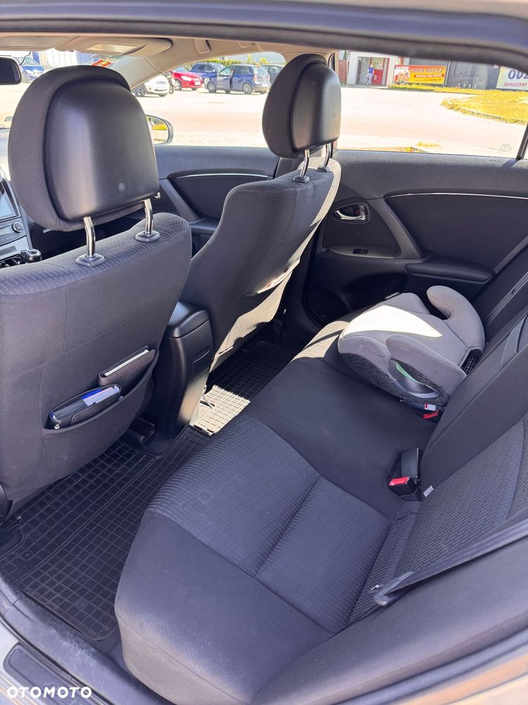 Toyota Avensis 1.8 Sol - 11