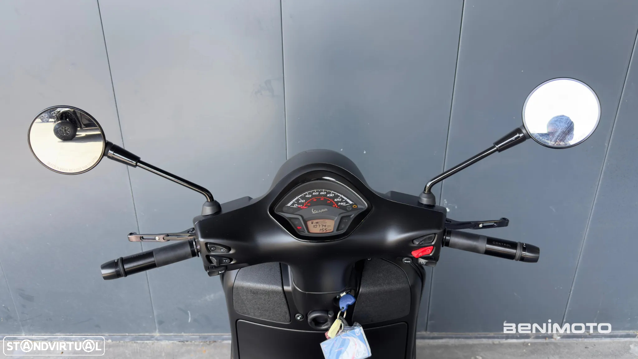 Vespa GTS Super 300 Notte - 10