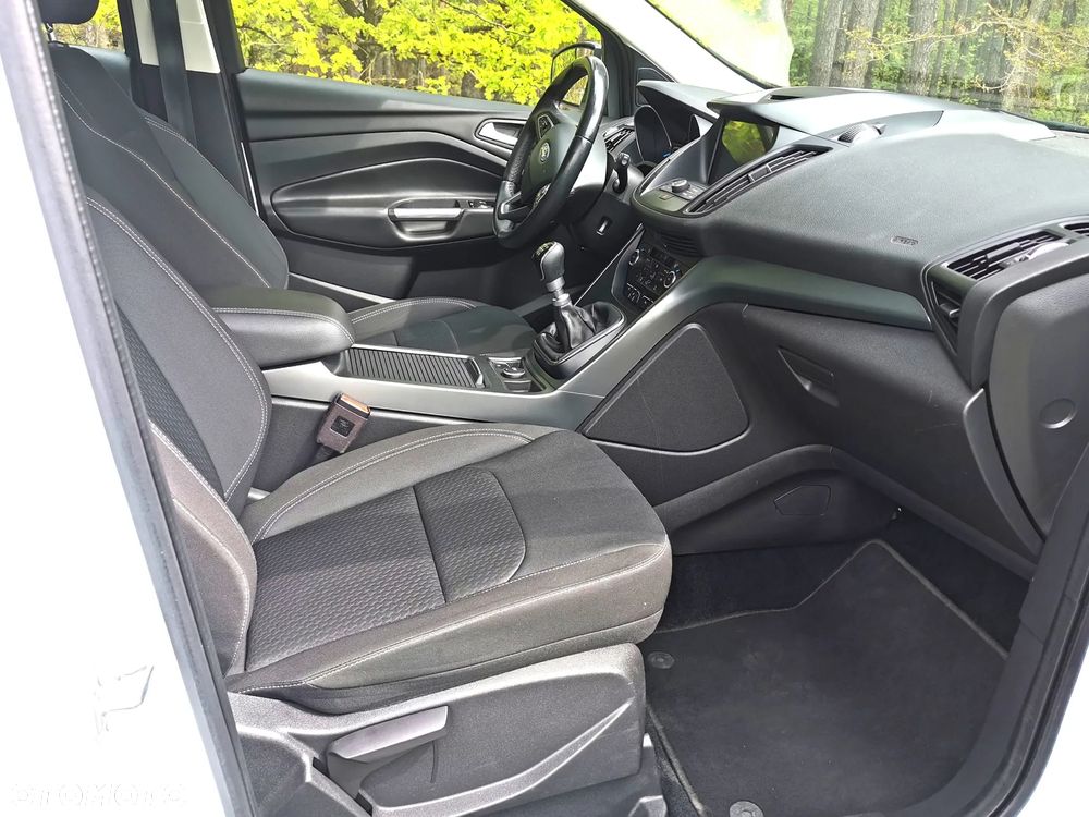 Ford Kuga 1.5 EcoBoost 2x4 Titanium - 14