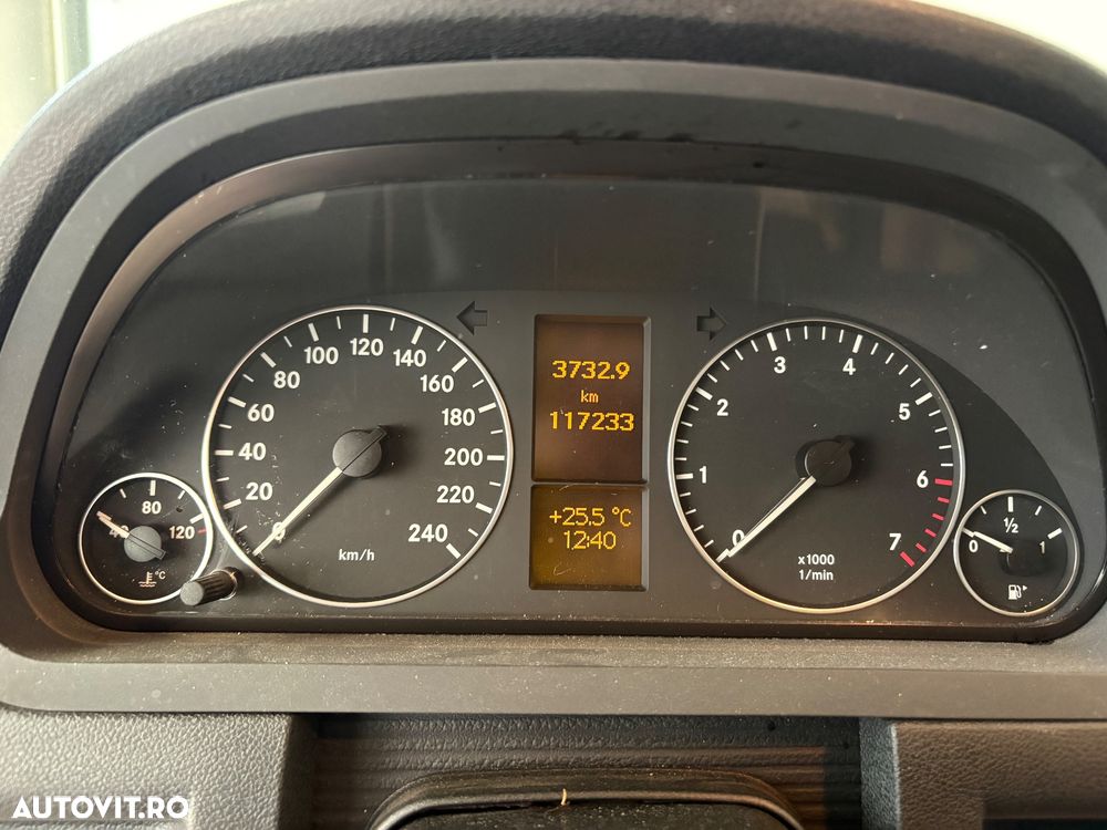 Mercedes-Benz A 180 BlueEfficiency - 11