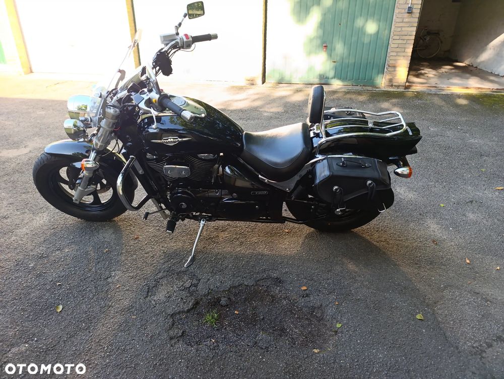 Suzuki Intruder - 4