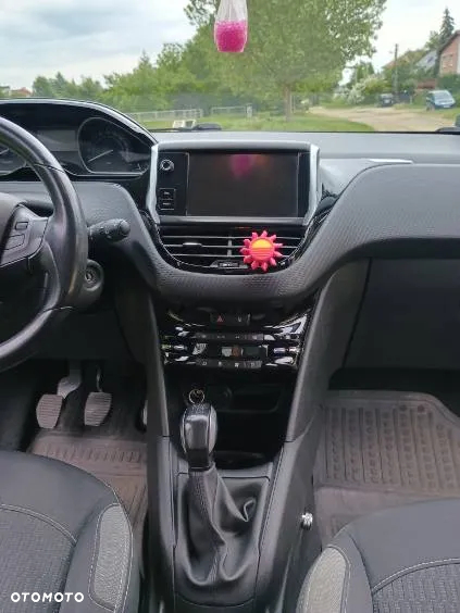 Peugeot 208 1.2 PureTech Style - 10
