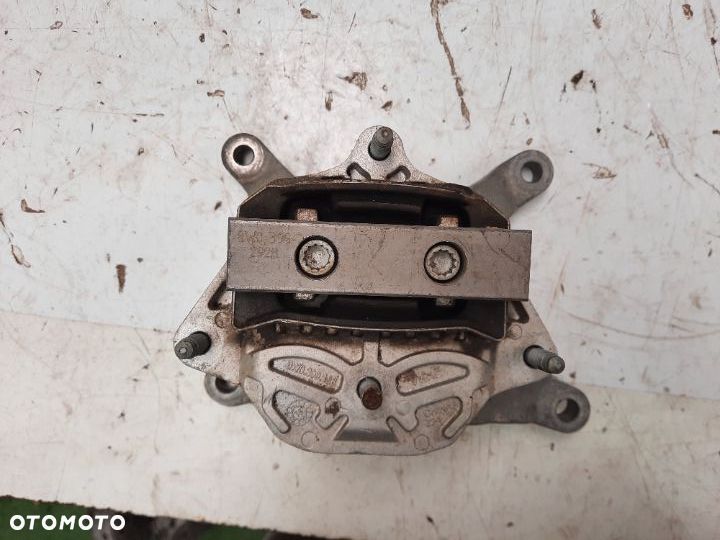 Audi A4 B9 A5 F5 łapa poduszka skrzyni 8W0399118B 8W0399118C 8W0399156 8W0399158 - 8