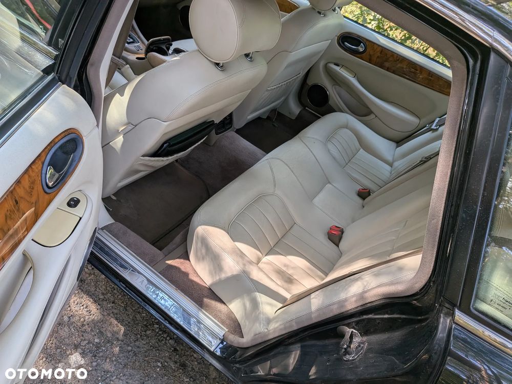 Jaguar XJ - 10