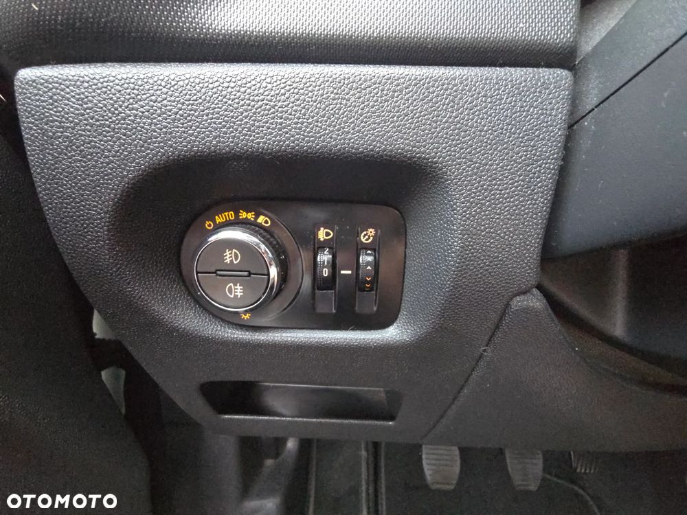 Opel Corsa 1.4 16V Energy - 23
