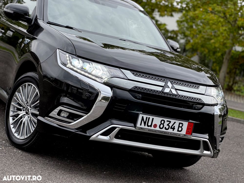 Mitsubishi Outlander 2.4 4WD Plug-In Hybrid Top - 26