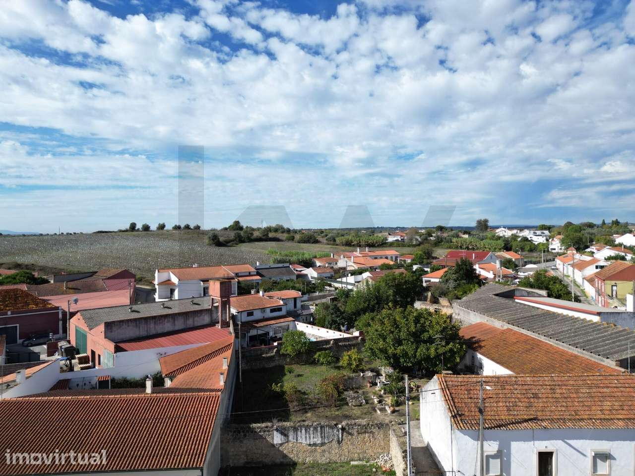 Terreno urbano com 320 m2 situado na Póvoa de Santarém - Grande imagem: 4/17
