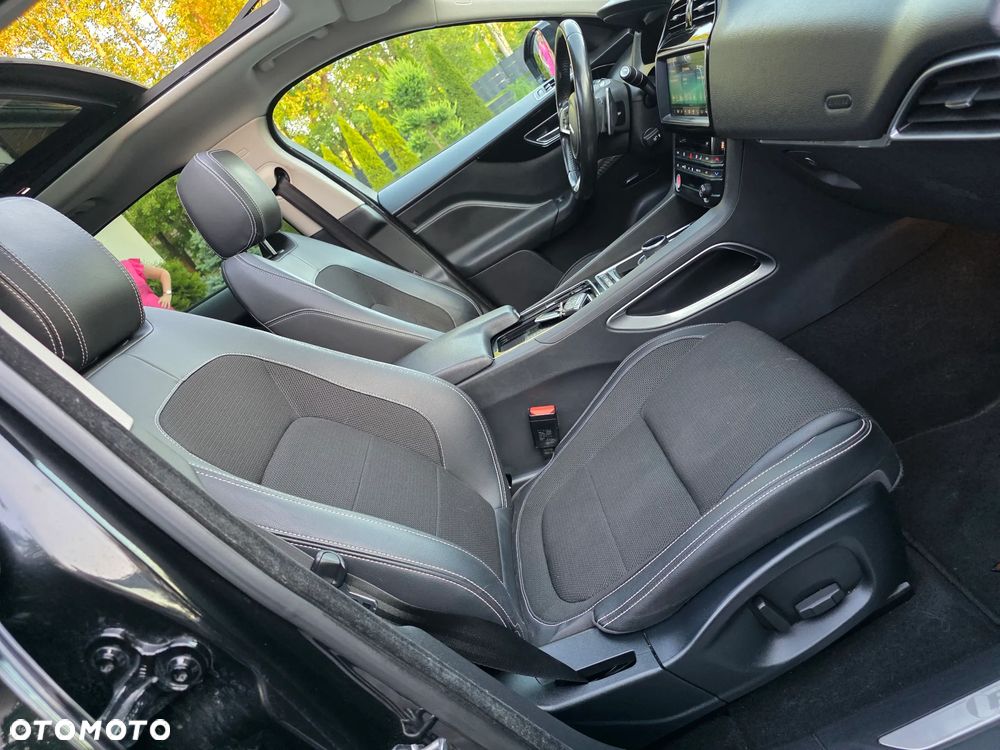 Jaguar F-Pace 2.0 i4D AWD R-Sport - 33