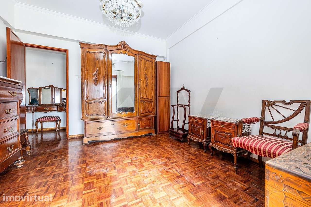 Apartamento T3 na Ajuda em bom estado de conservação - Grande imagem: 3/29