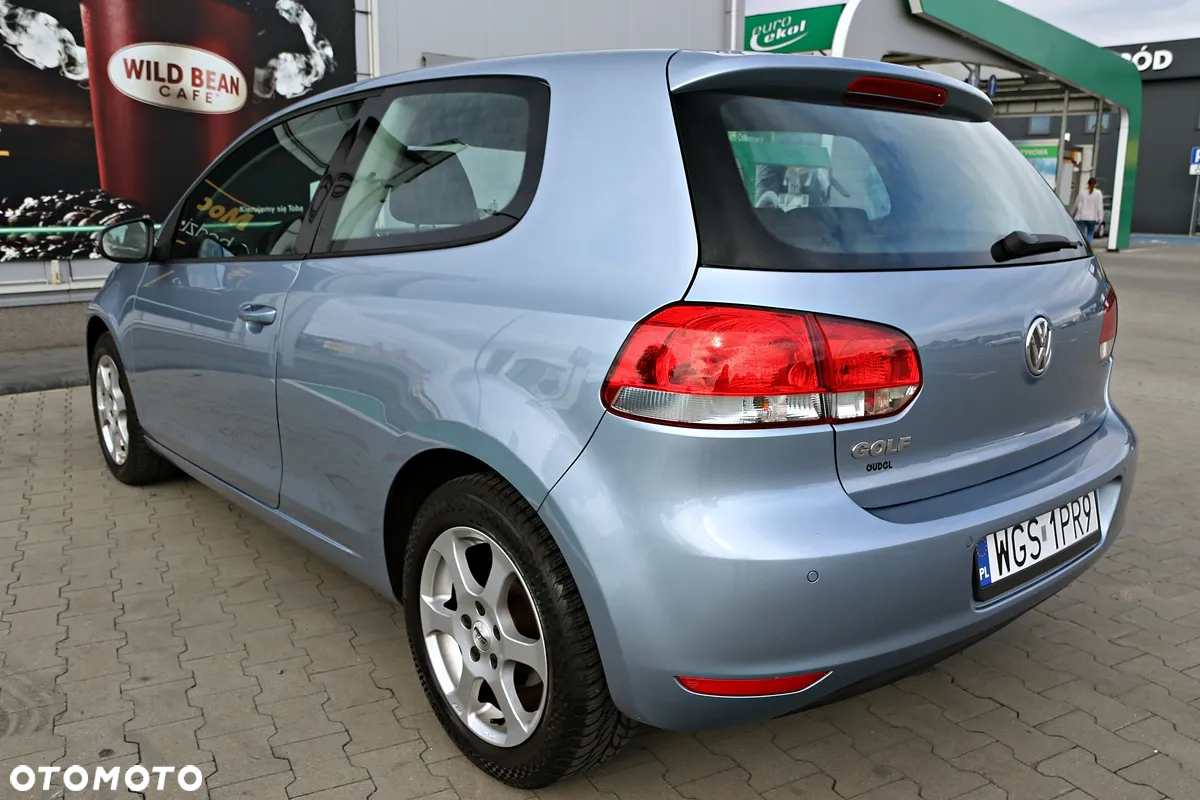 Volkswagen Golf - 22